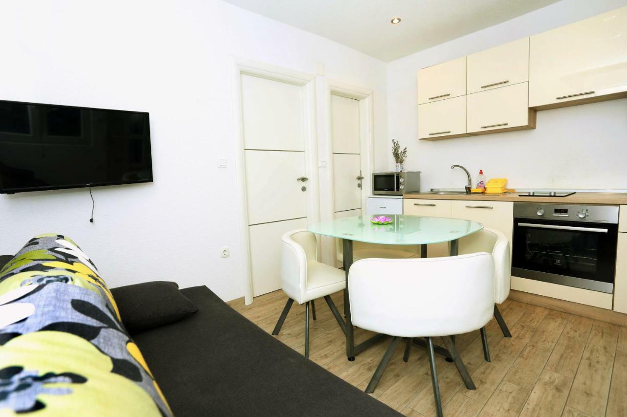 Apartments Dora โตรกีร์ ภายนอก รูปภาพ