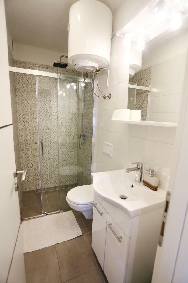 Apartments Dora โตรกีร์ ภายนอก รูปภาพ