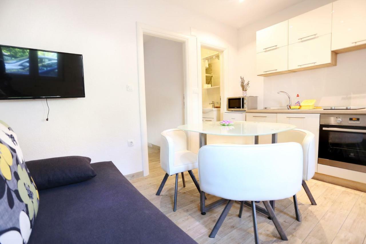 Apartments Dora โตรกีร์ ภายนอก รูปภาพ