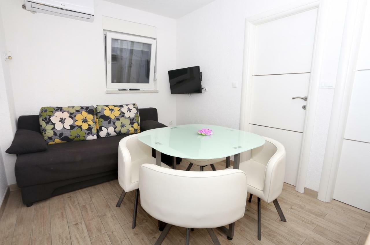 Apartments Dora โตรกีร์ ภายนอก รูปภาพ