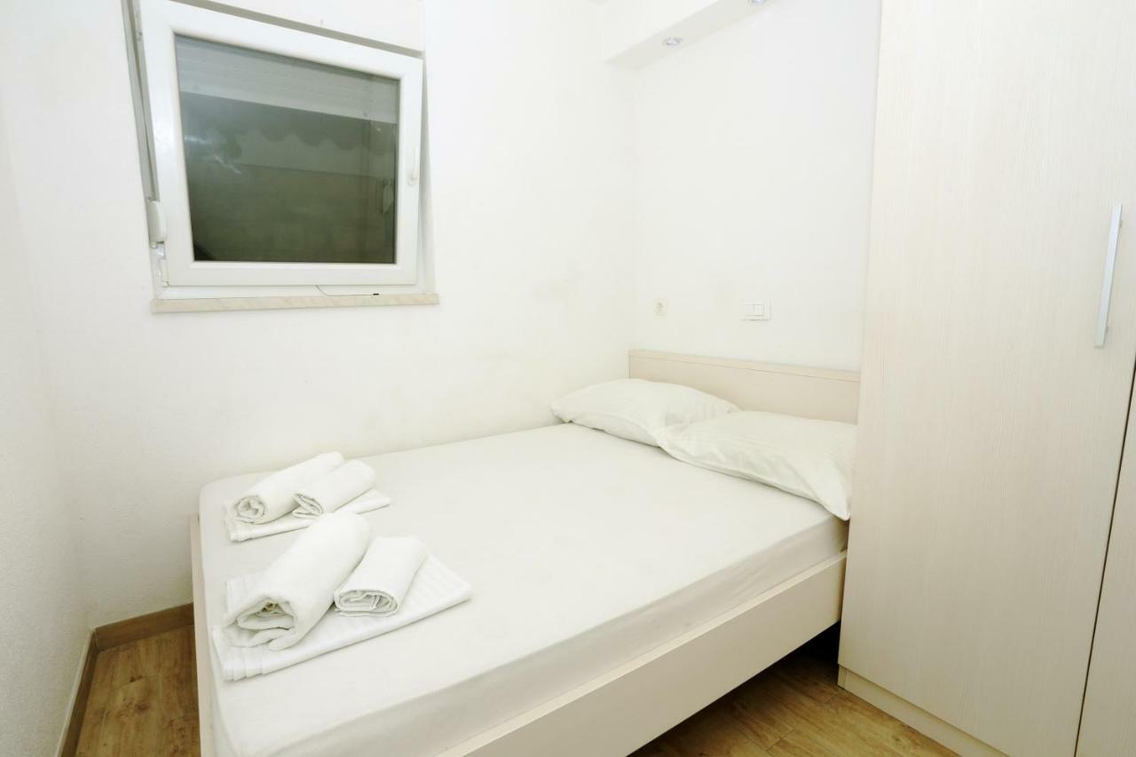 Apartments Dora โตรกีร์ ภายนอก รูปภาพ